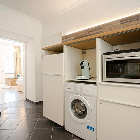 2-Room Apartment On The First Floor With Designer Renovation. Exit To The Courtyard. 15 Minutes To Schloss Schoenbrunn Wien Ngoại thất bức ảnh