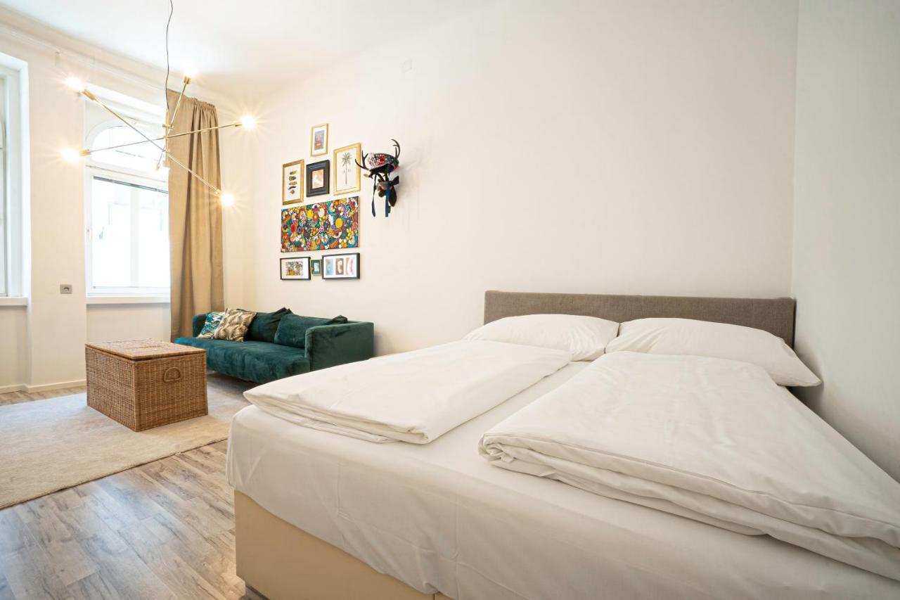 2-Room Apartment On The First Floor With Designer Renovation. Exit To The Courtyard. 15 Minutes To Schloss Schoenbrunn Wien Ngoại thất bức ảnh