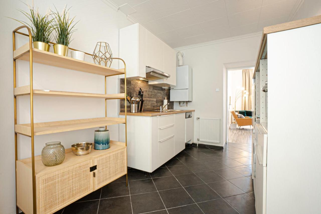 2-Room Apartment On The First Floor With Designer Renovation. Exit To The Courtyard. 15 Minutes To Schloss Schoenbrunn Wien Ngoại thất bức ảnh