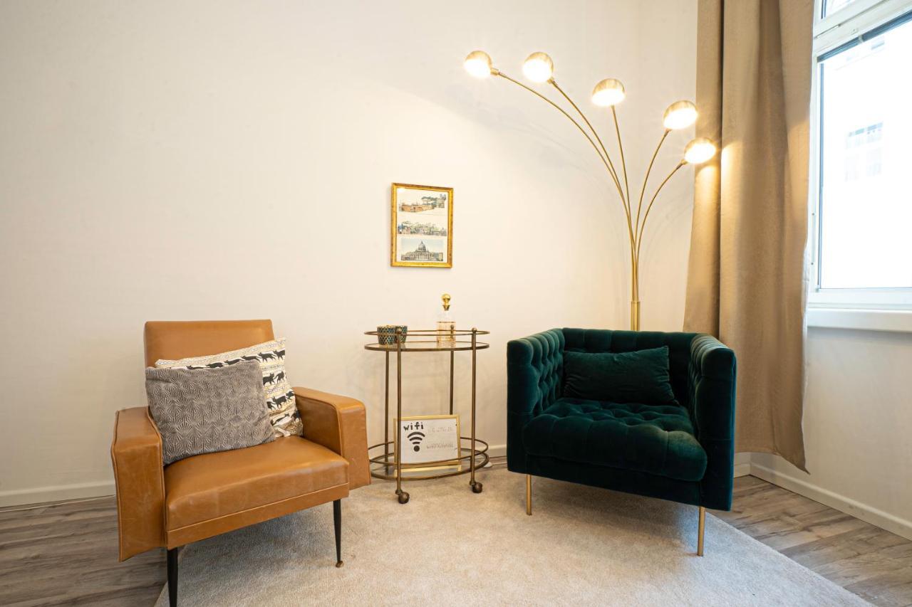 2-Room Apartment On The First Floor With Designer Renovation. Exit To The Courtyard. 15 Minutes To Schloss Schoenbrunn Wien Ngoại thất bức ảnh