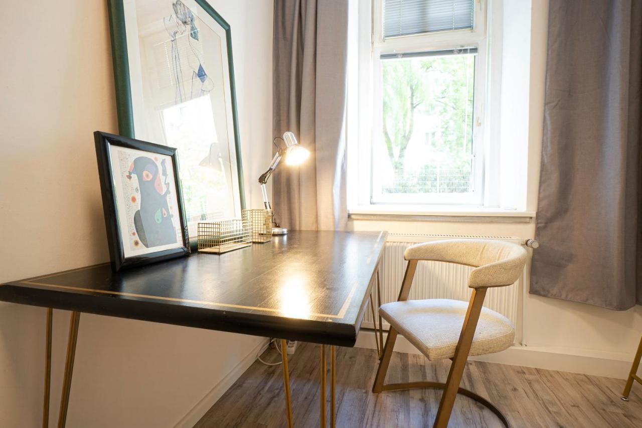 2-Room Apartment On The First Floor With Designer Renovation. Exit To The Courtyard. 15 Minutes To Schloss Schoenbrunn Wien Ngoại thất bức ảnh