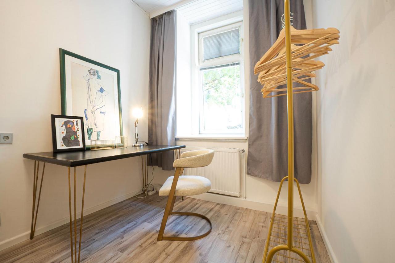 2-Room Apartment On The First Floor With Designer Renovation. Exit To The Courtyard. 15 Minutes To Schloss Schoenbrunn Wien Ngoại thất bức ảnh