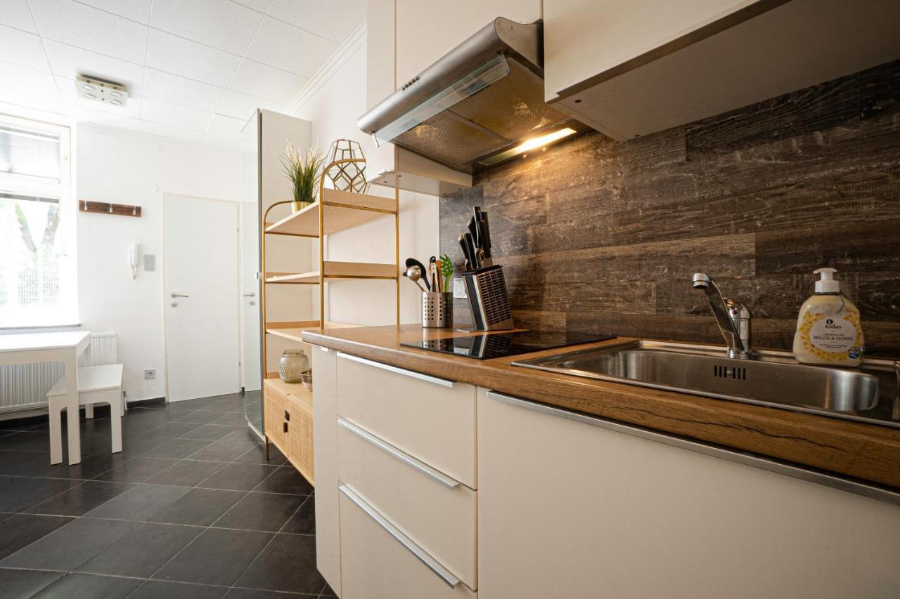2-Room Apartment On The First Floor With Designer Renovation. Exit To The Courtyard. 15 Minutes To Schloss Schoenbrunn Wien Ngoại thất bức ảnh