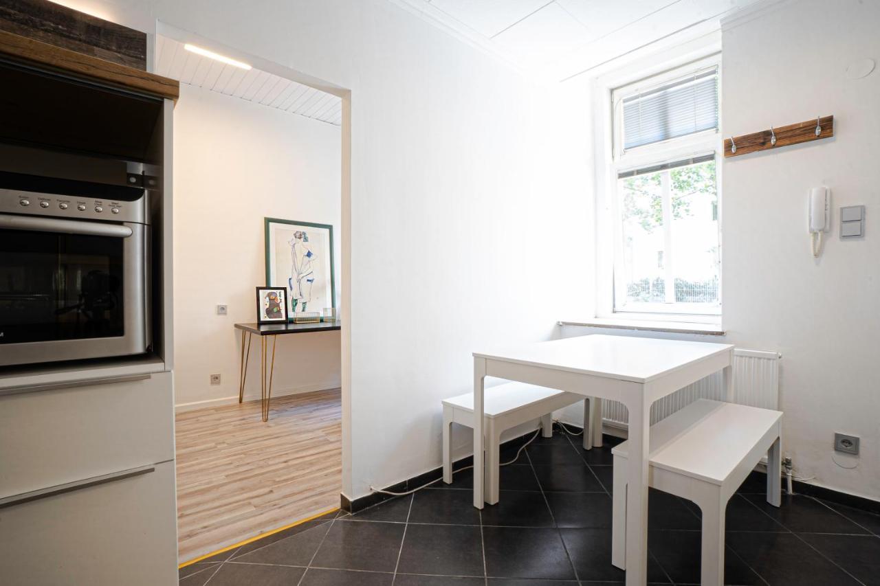 2-Room Apartment On The First Floor With Designer Renovation. Exit To The Courtyard. 15 Minutes To Schloss Schoenbrunn Wien Ngoại thất bức ảnh